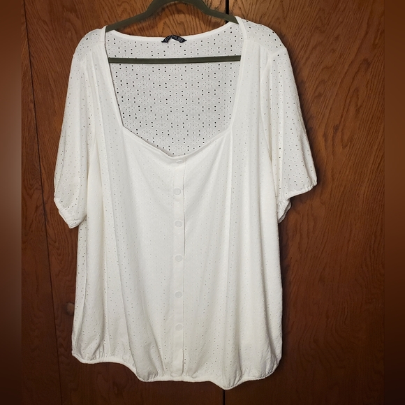 BloomChic square neck eyelet top - Picture 2 of 3